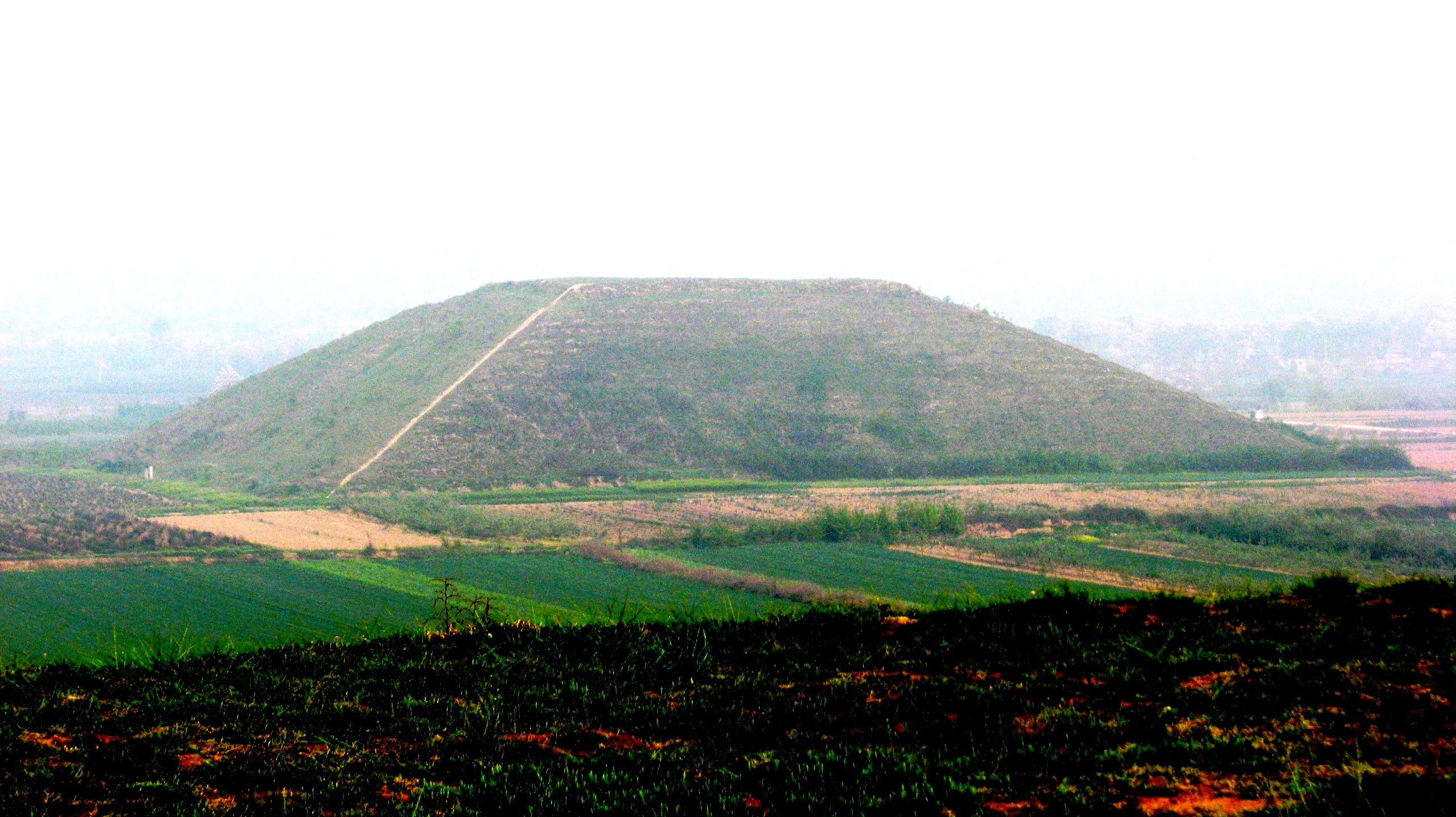 Chines pyramids photo by Hughes Yang 03.jpg